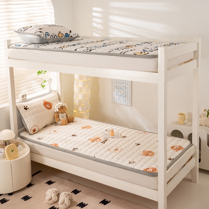 91家纺网 家纺一手货源 找家纺 宅部落 2025新款学生宿舍牛奶绒床垫保暖床褥子夹棉加厚印花床护垫 熊的脚印