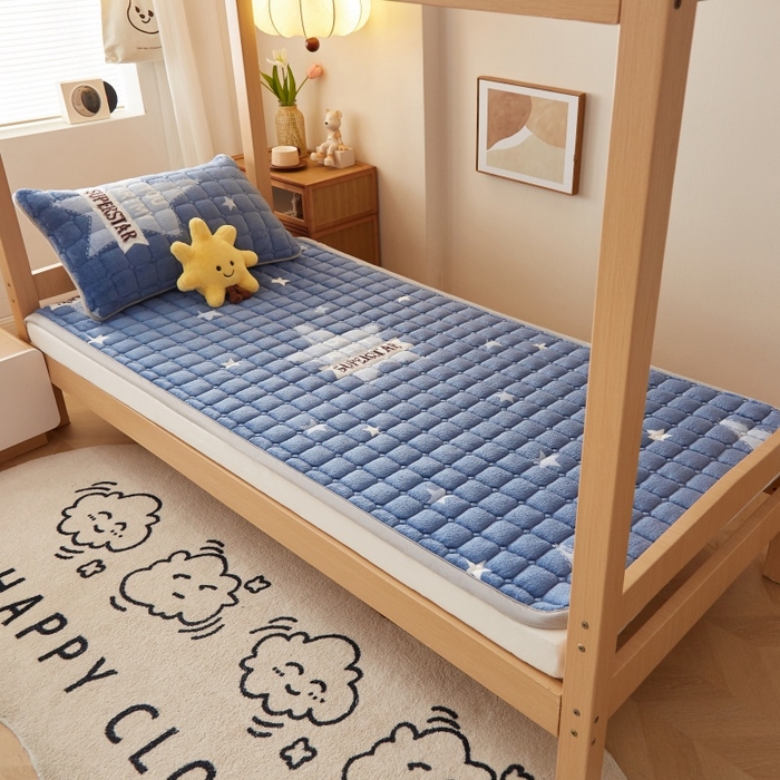 91家纺网 家纺一手货源 找家纺 奇丝雅 2025新款A类牛奶绒床褥床垫家用学生宿舍上下铺寝室软垫床护垫夹棉褥子-学生床套件 幸运星