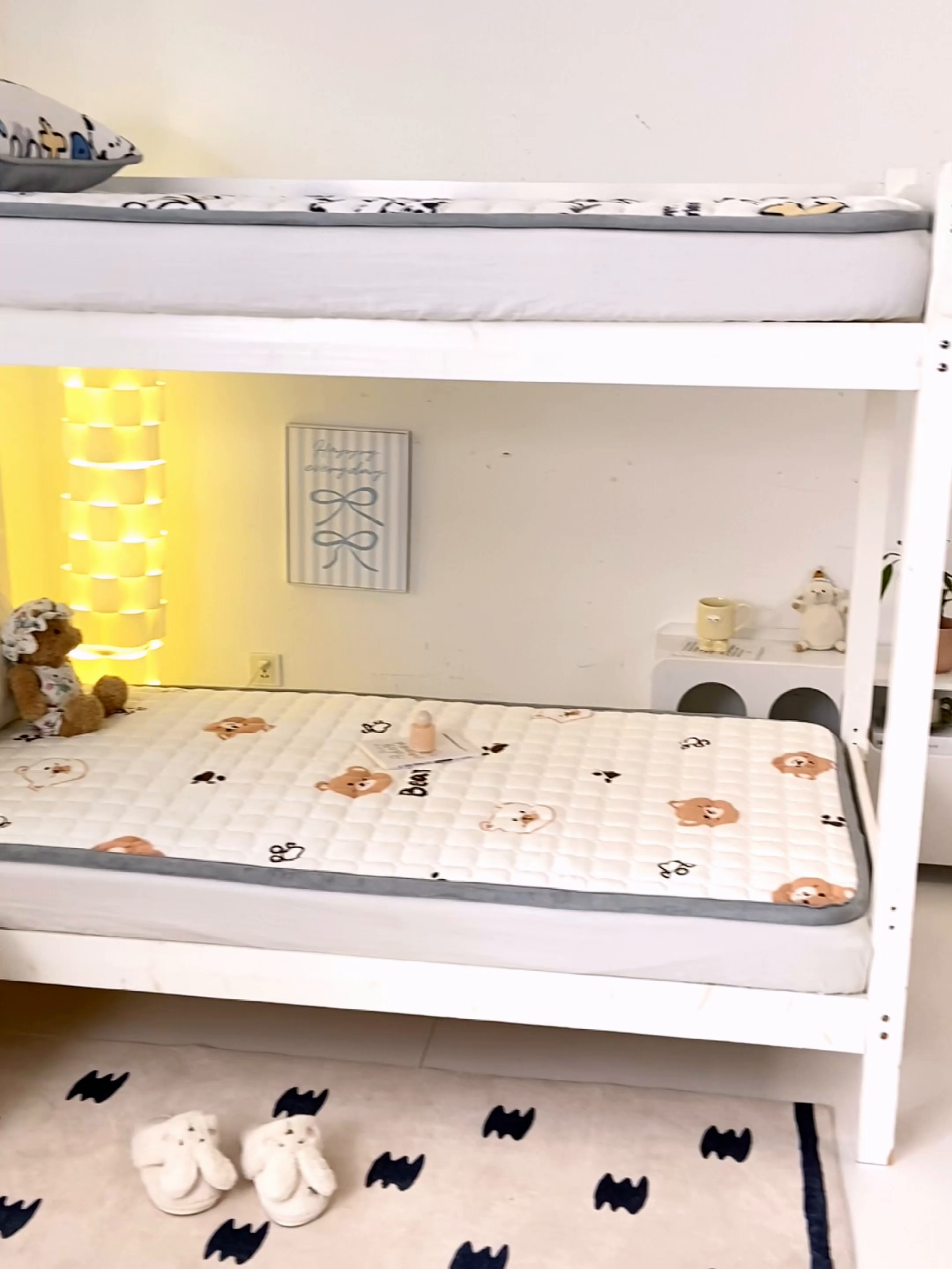 91家纺网 家纺一手货源 找家纺 宅部落 2025新款学生宿舍牛奶绒床垫保暖床褥子夹棉加厚印花床护垫 熊的脚印