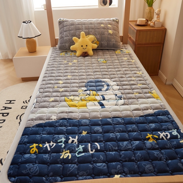 91家纺网 家纺一手货源 找家纺 奇丝雅 2025新款A类牛奶绒床褥床垫家用学生宿舍上下铺寝室软垫床护垫夹棉褥子-学生床套件 宇航员