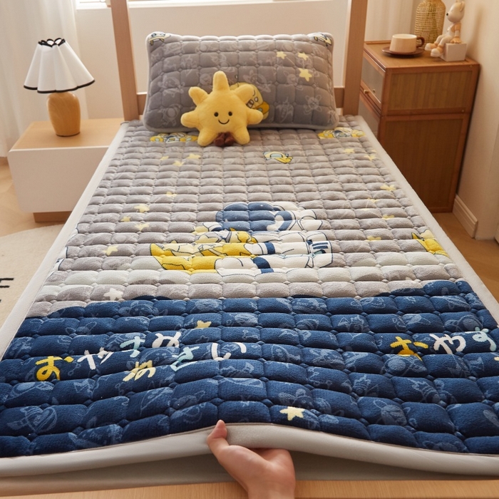 91家纺网 家纺一手货源 找家纺 奇丝雅 2025新款A类牛奶绒床褥床垫家用学生宿舍上下铺寝室软垫床护垫夹棉褥子-学生床套件 宇航员