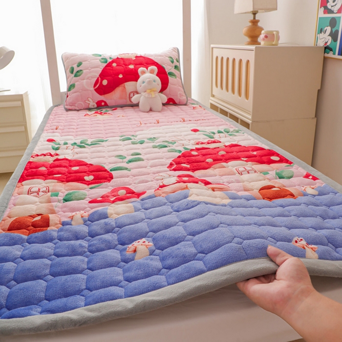 91家纺网 家纺一手货源 找家纺 宅部落 2025新款学生宿舍牛奶绒床垫保暖床褥子夹棉加厚印花床护垫 蘑菇小兔