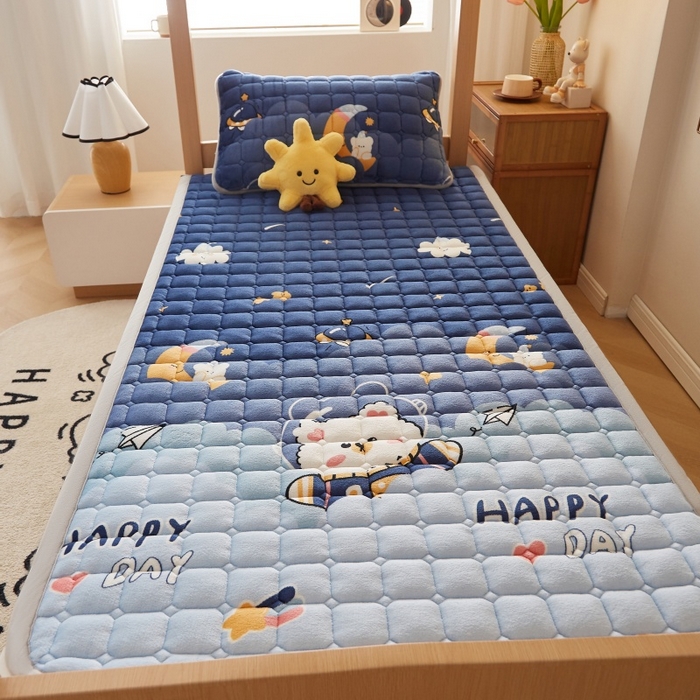 91家纺网 家纺一手货源 找家纺 奇丝雅 2025新款A类牛奶绒床褥床垫家用学生宿舍上下铺寝室软垫床护垫夹棉褥子-学生床套件 月亮熊