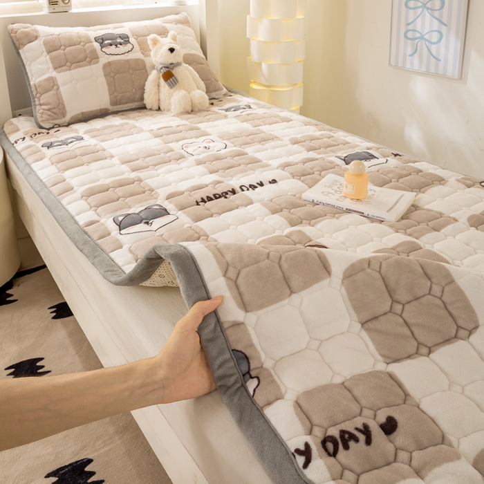 91家纺网 家纺一手货源 找家纺 宅部落 2025新款学生宿舍牛奶绒床垫保暖床褥子夹棉加厚印花床护垫 享受生活