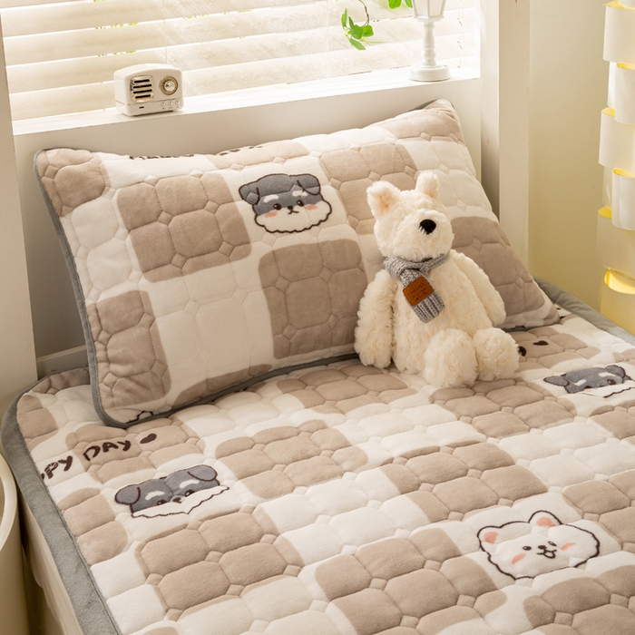 91家纺网 家纺一手货源 找家纺 宅部落 2025新款学生宿舍牛奶绒床垫保暖床褥子夹棉加厚印花床护垫 享受生活