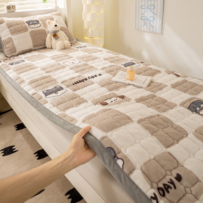 91家纺网 家纺一手货源 找家纺 宅部落 2025新款学生宿舍牛奶绒床垫保暖床褥子夹棉加厚印花床护垫 享受生活