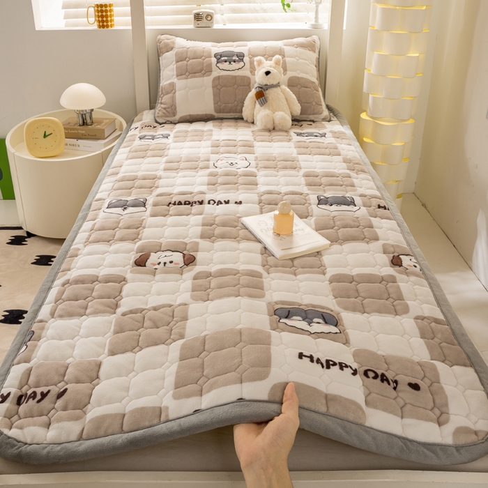 91家纺网 家纺一手货源 找家纺 宅部落 2025新款学生宿舍牛奶绒床垫保暖床褥子夹棉加厚印花床护垫 享受生活