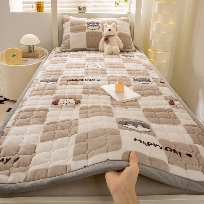 91家纺网 家纺一手货源 找家纺 宅部落 2025新款学生宿舍牛奶绒床垫保暖床褥子夹棉加厚印花床护垫 享受生活