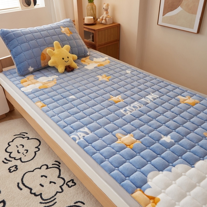 91家纺网 家纺一手货源 找家纺 奇丝雅 2025新款A类牛奶绒床褥床垫家用学生宿舍上下铺寝室软垫床护垫夹棉褥子-学生床套件 筑梦星空