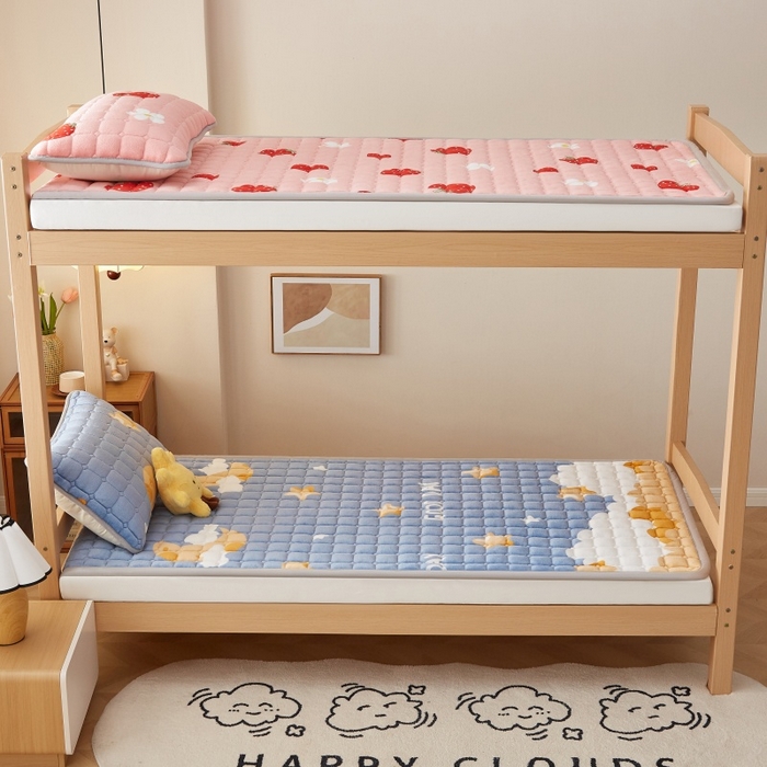 91家纺网 家纺一手货源 找家纺 奇丝雅 2025新款A类牛奶绒床褥床垫家用学生宿舍上下铺寝室软垫床护垫夹棉褥子-学生床套件 筑梦星空