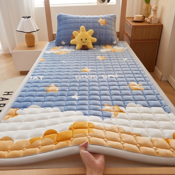 91家纺网 家纺一手货源 找家纺 奇丝雅 2025新款A类牛奶绒床褥床垫家用学生宿舍上下铺寝室软垫床护垫夹棉褥子-学生床套件 筑梦星空