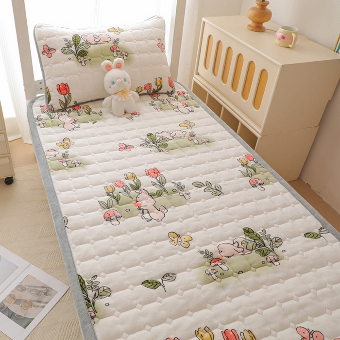 91家纺网 家纺一手货源 找家纺 宅部落 2025新款学生宿舍牛奶绒床垫保暖床褥子夹棉加厚印花床护垫 花丛小兔