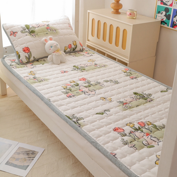 91家纺网 家纺一手货源 找家纺 宅部落 2025新款学生宿舍牛奶绒床垫保暖床褥子夹棉加厚印花床护垫 花丛小兔