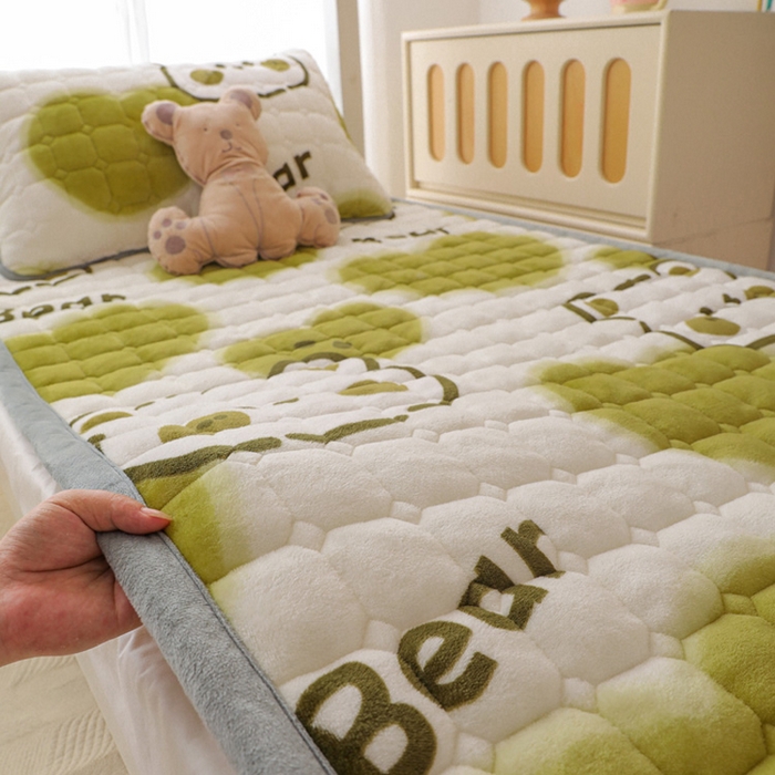 宅部落 2025新款学生宿舍牛奶绒床垫保暖床褥子夹棉加厚印花床护垫 绿心熊