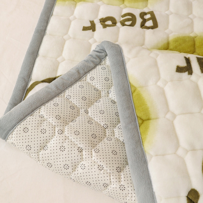 91家纺网 家纺一手货源 找家纺 宅部落 2025新款学生宿舍牛奶绒床垫保暖床褥子夹棉加厚印花床护垫 绿心熊