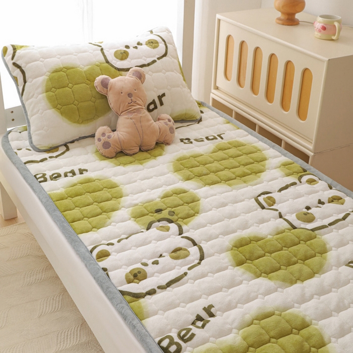 91家纺网 家纺一手货源 找家纺 宅部落 2025新款学生宿舍牛奶绒床垫保暖床褥子夹棉加厚印花床护垫 绿心熊