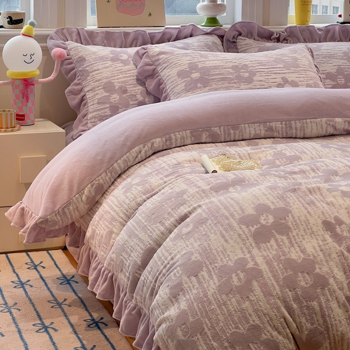 91家纺网 家纺一手货源 找家纺 （总）忆生活家纺 2025新款秋冬韩版公主风5D立体雕花牛奶绒四件套