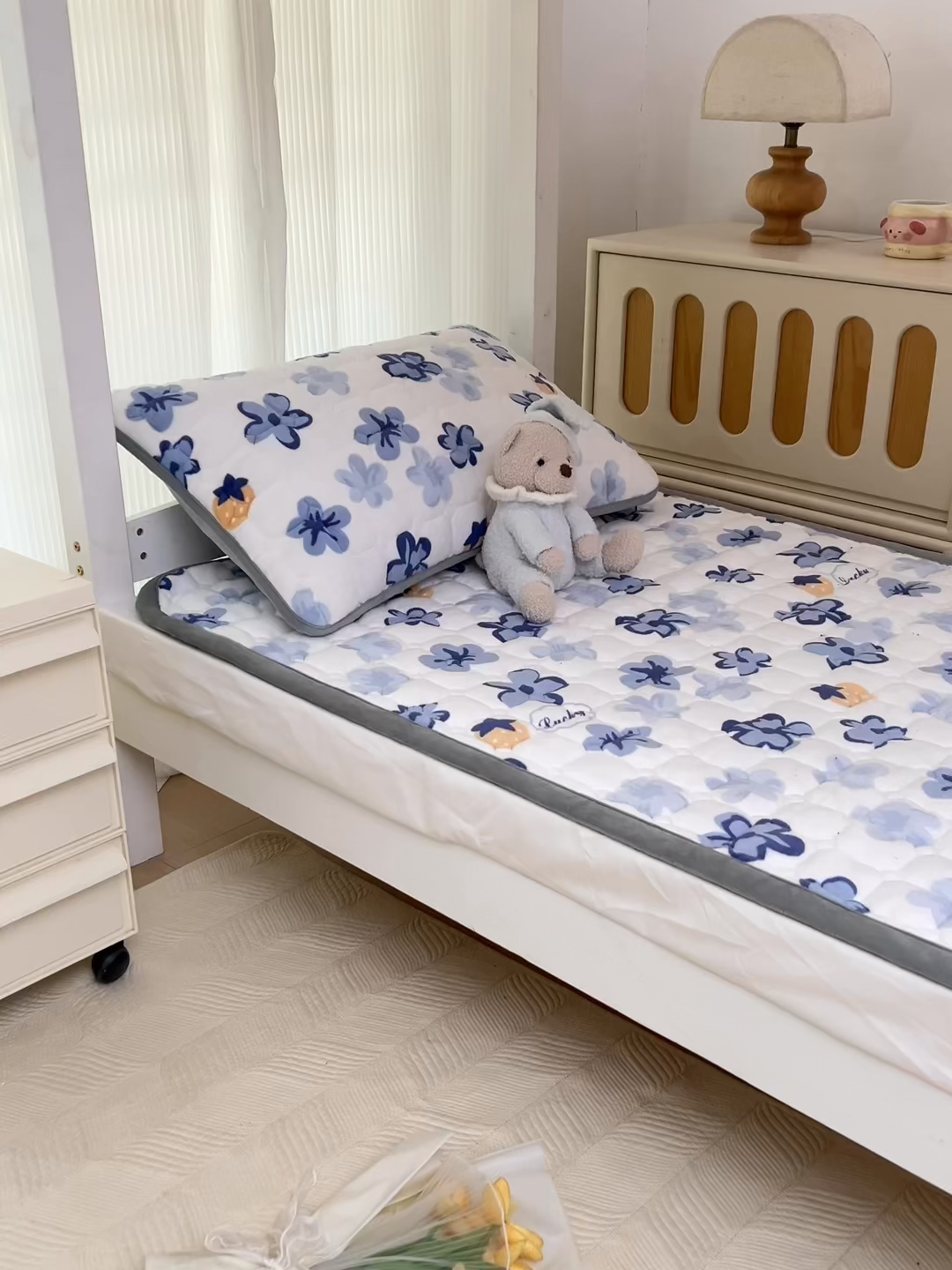 91家纺网 家纺一手货源 找家纺 宅部落 2025新款学生宿舍牛奶绒床垫保暖床褥子夹棉加厚印花床护垫 花韵