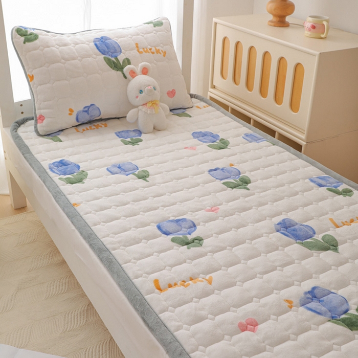 91家纺网 家纺一手货源 找家纺 宅部落 2025新款学生宿舍牛奶绒床垫保暖床褥子夹棉加厚印花床护垫 兰兰花