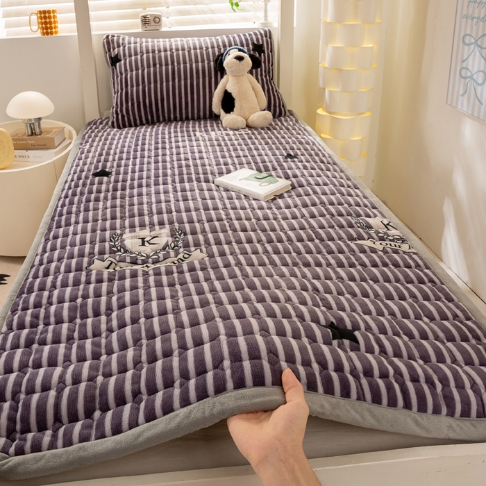 91家纺网 家纺一手货源 找家纺 宅部落 2025新款学生宿舍牛奶绒床垫保暖床褥子夹棉加厚印花床护垫 时尚之约