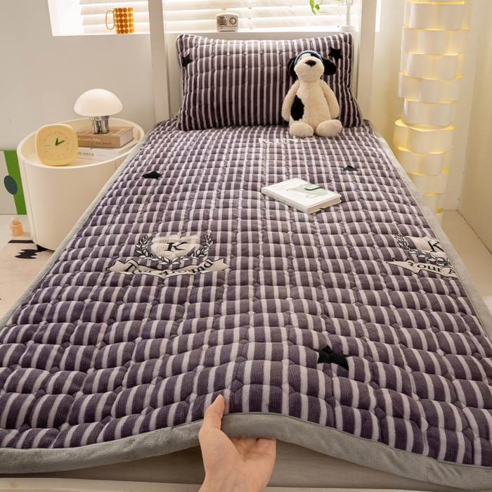 91家纺网 家纺一手货源 找家纺 宅部落 2025新款学生宿舍牛奶绒床垫保暖床褥子夹棉加厚印花床护垫 时尚之约