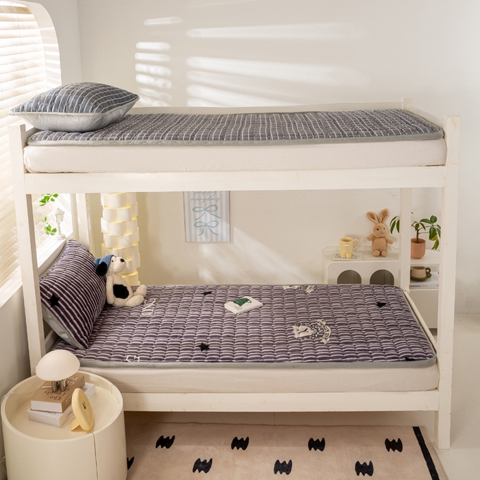 91家纺网 家纺一手货源 找家纺 宅部落 2025新款学生宿舍牛奶绒床垫保暖床褥子夹棉加厚印花床护垫 时尚之约