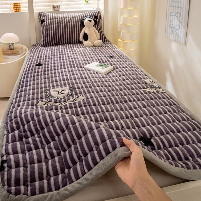 91家纺网 家纺一手货源 找家纺 宅部落 2025新款学生宿舍牛奶绒床垫保暖床褥子夹棉加厚印花床护垫 时尚之约