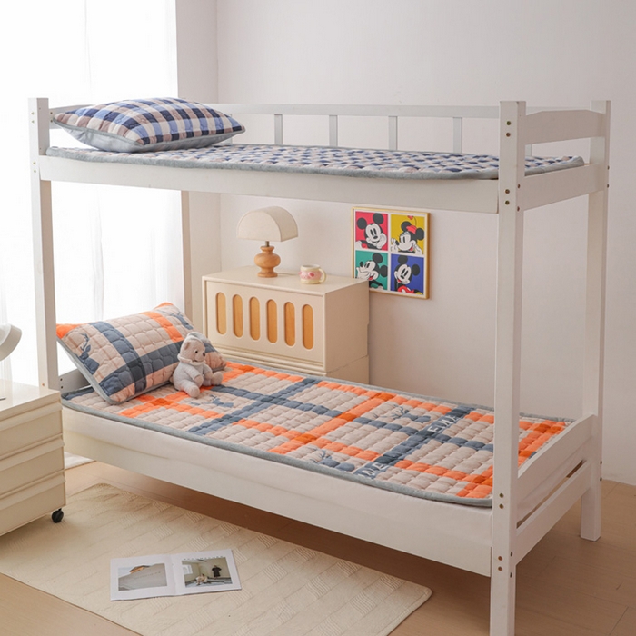 91家纺网 家纺一手货源 找家纺 宅部落 2025新款学生宿舍牛奶绒床垫保暖床褥子夹棉加厚印花床护垫 英伦时尚