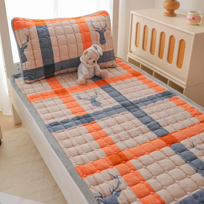 91家纺网 家纺一手货源 找家纺 宅部落 2025新款学生宿舍牛奶绒床垫保暖床褥子夹棉加厚印花床护垫 英伦时尚