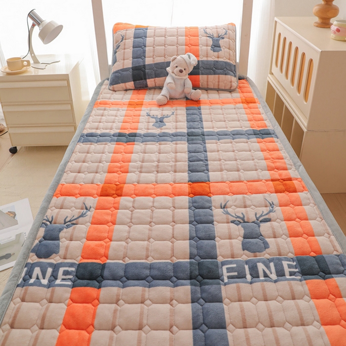 91家纺网 家纺一手货源 找家纺 宅部落 2025新款学生宿舍牛奶绒床垫保暖床褥子夹棉加厚印花床护垫 英伦时尚