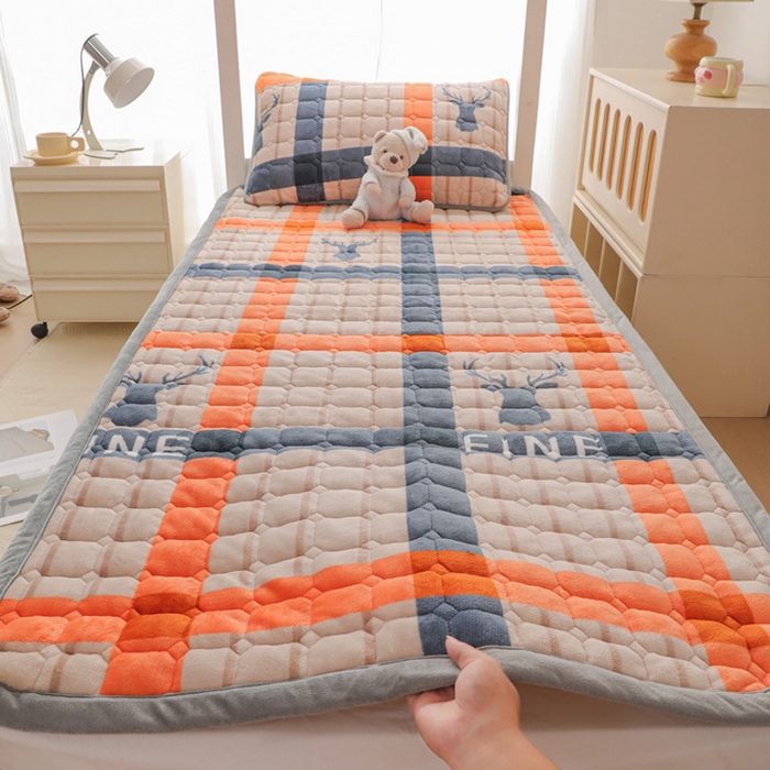 91家纺网 家纺一手货源 找家纺 宅部落 2025新款学生宿舍牛奶绒床垫保暖床褥子夹棉加厚印花床护垫 英伦时尚