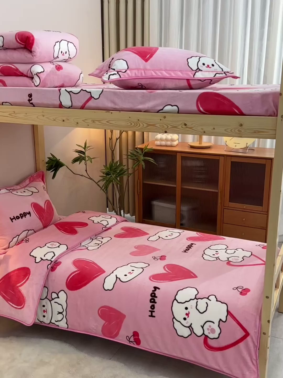 91家纺网 家纺一手货源 找家纺 居尚2025直播爆款高克重印花牛奶绒法莱绒学生三件套  萌宠乐园