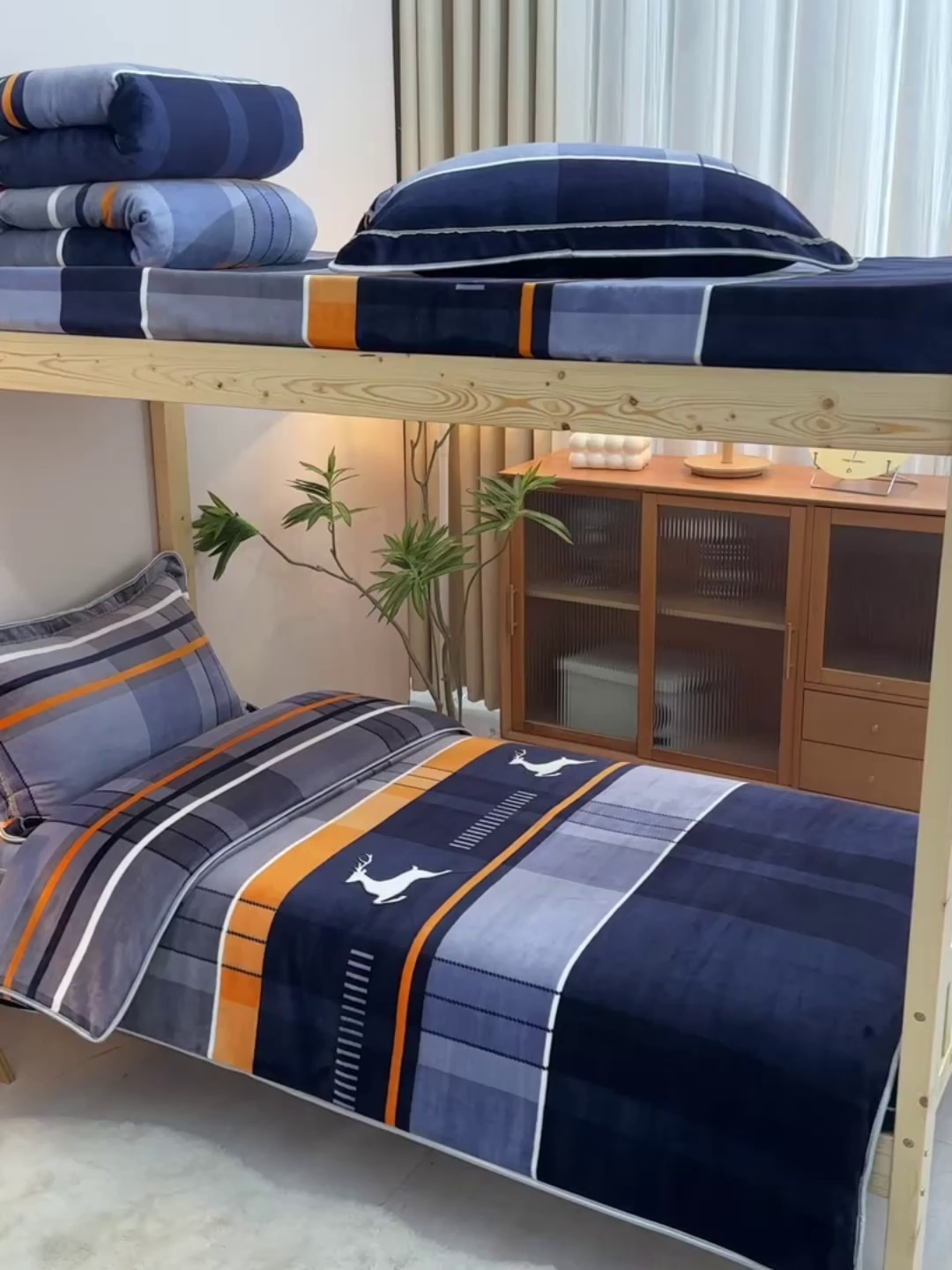 91家纺网 家纺一手货源 找家纺 居尚2025直播爆款高克重印花牛奶绒法莱绒学生三件套 极简主义