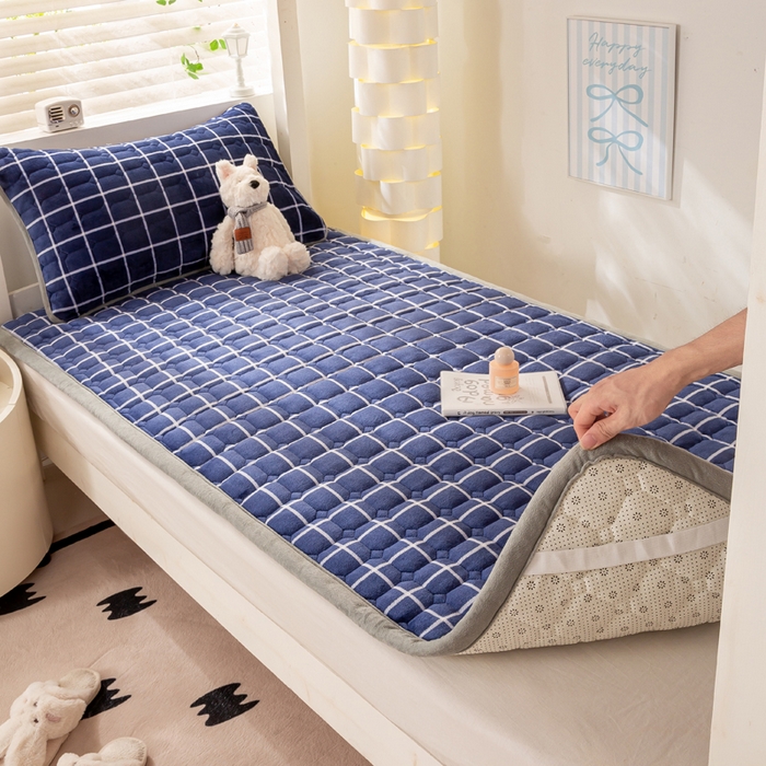 91家纺网 家纺一手货源 找家纺 宅部落 2025新款学生宿舍牛奶绒床垫保暖床褥子夹棉加厚印花床护垫 蓝调