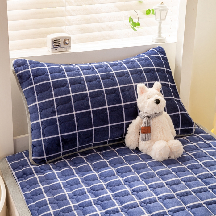 91家纺网 家纺一手货源 找家纺 宅部落 2025新款学生宿舍牛奶绒床垫保暖床褥子夹棉加厚印花床护垫 蓝调