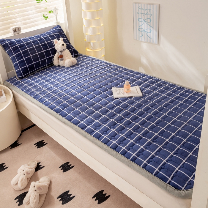 91家纺网 家纺一手货源 找家纺 宅部落 2025新款学生宿舍牛奶绒床垫保暖床褥子夹棉加厚印花床护垫 蓝调