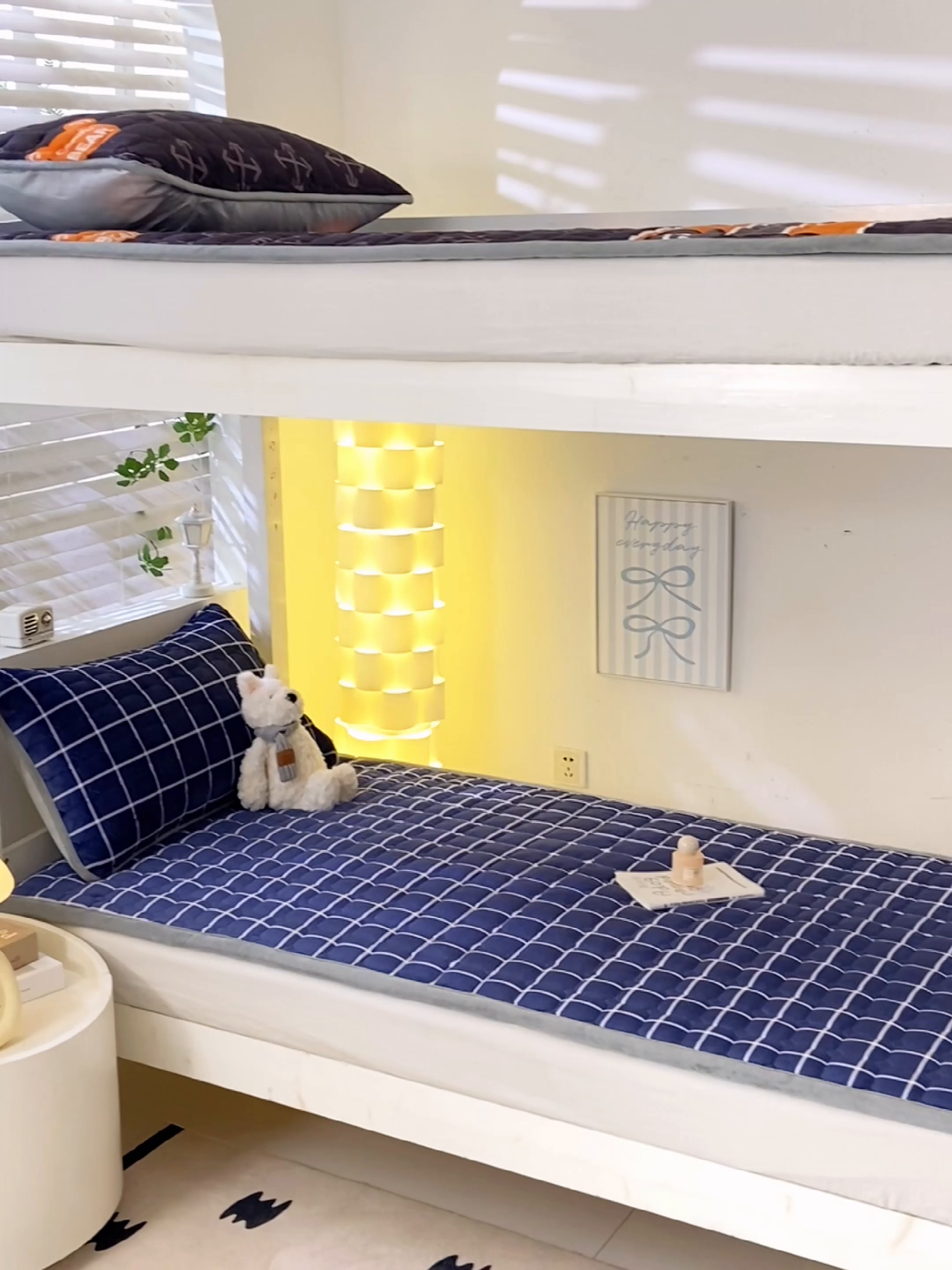 91家纺网 家纺一手货源 找家纺 宅部落 2025新款学生宿舍牛奶绒床垫保暖床褥子夹棉加厚印花床护垫 蓝调