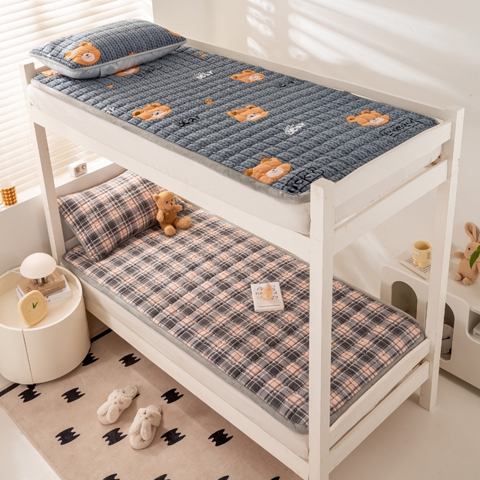 91家纺网 家纺一手货源 找家纺 宅部落 2025新款学生宿舍牛奶绒床垫保暖床褥子夹棉加厚印花床护垫 格韵