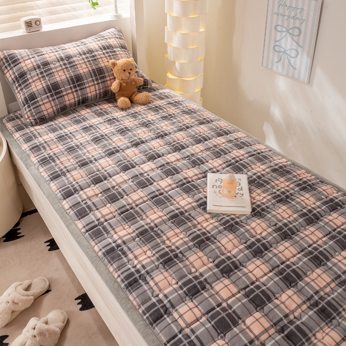 91家纺网 家纺一手货源 找家纺 宅部落 2025新款学生宿舍牛奶绒床垫保暖床褥子夹棉加厚印花床护垫 格韵