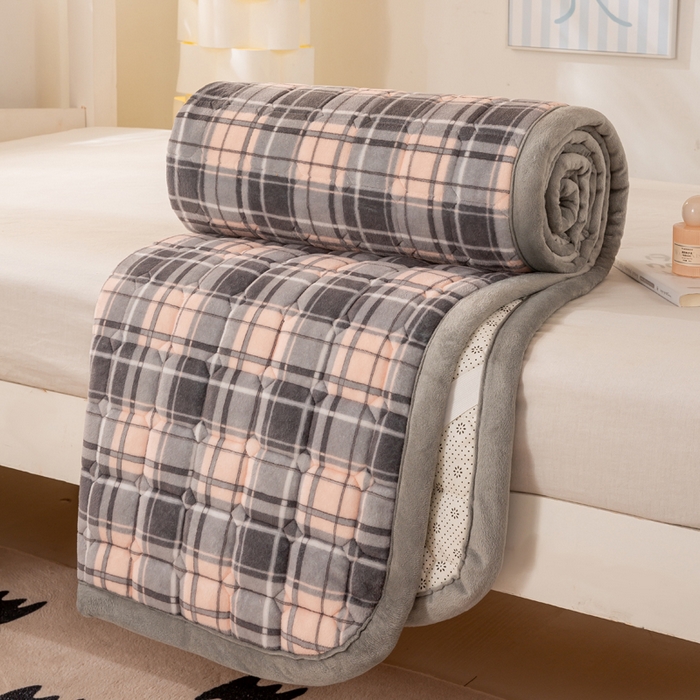 91家纺网 家纺一手货源 找家纺 宅部落 2025新款学生宿舍牛奶绒床垫保暖床褥子夹棉加厚印花床护垫 格韵