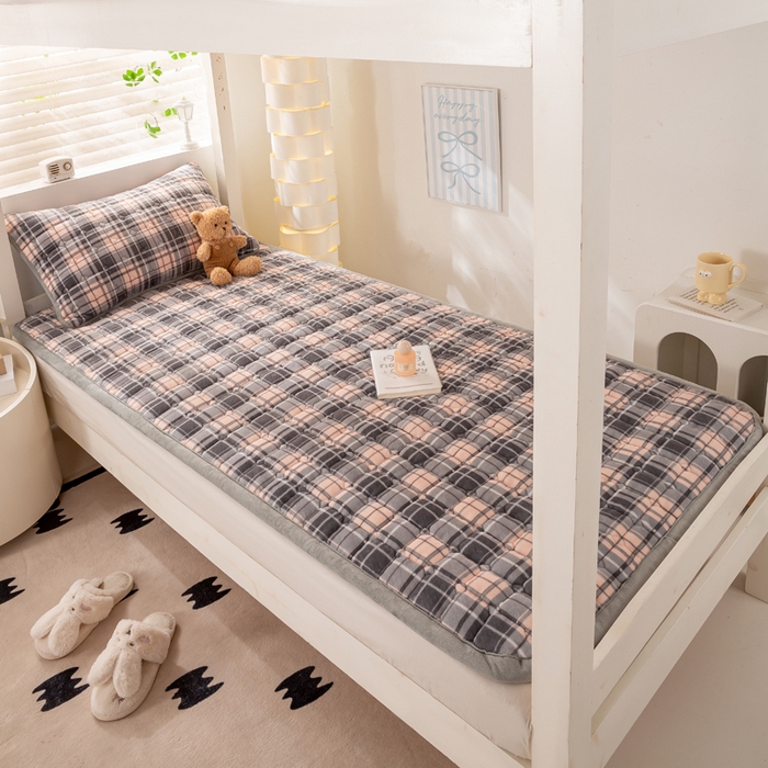 91家纺网 家纺一手货源 找家纺 宅部落 2025新款学生宿舍牛奶绒床垫保暖床褥子夹棉加厚印花床护垫 格韵