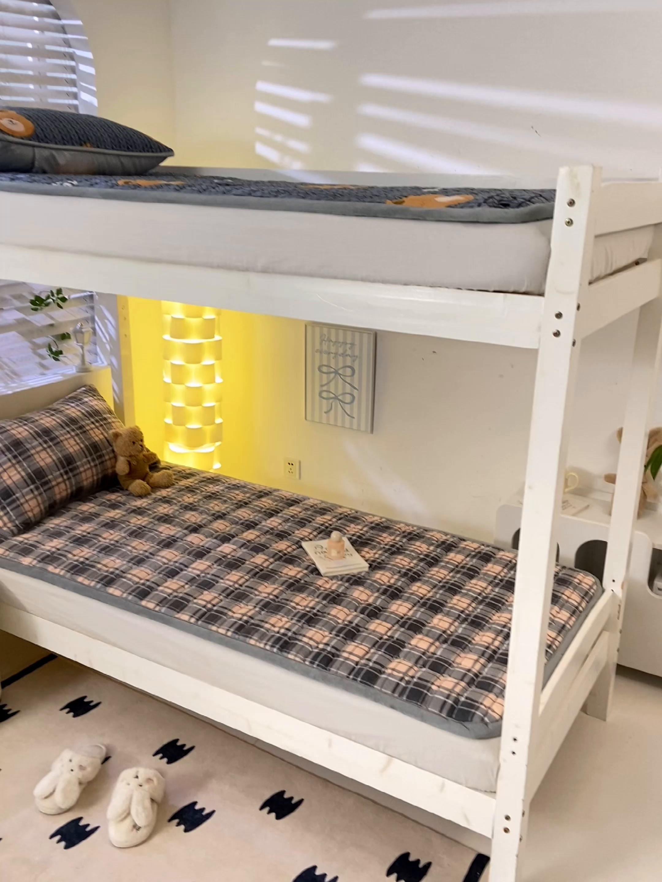 91家纺网 家纺一手货源 找家纺 宅部落 2025新款学生宿舍牛奶绒床垫保暖床褥子夹棉加厚印花床护垫 格韵