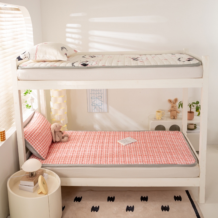 91家纺网 家纺一手货源 找家纺 宅部落 2025新款学生宿舍牛奶绒床垫保暖床褥子夹棉加厚印花床护垫 粉小格