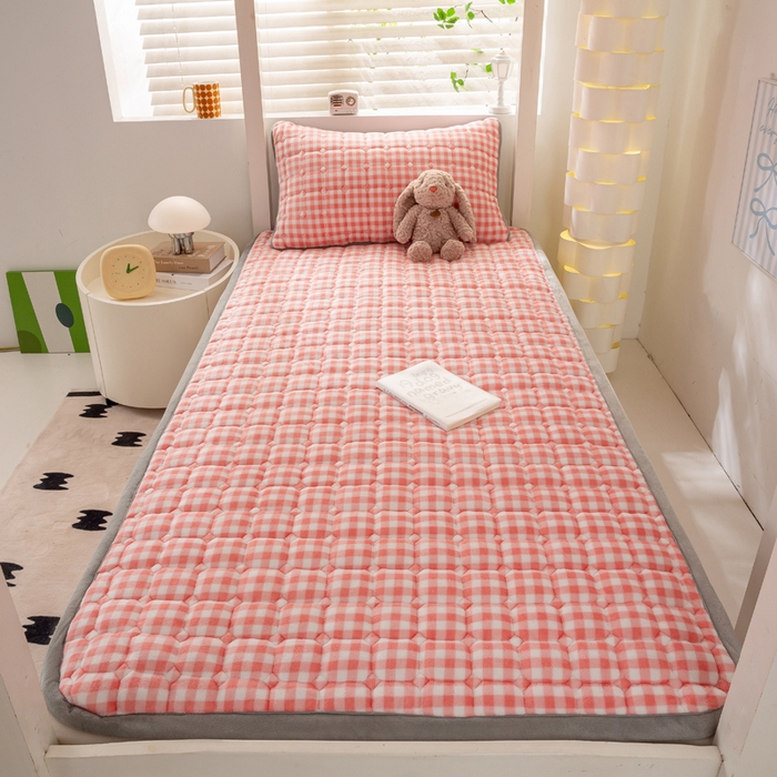 91家纺网 家纺一手货源 找家纺 宅部落 2025新款学生宿舍牛奶绒床垫保暖床褥子夹棉加厚印花床护垫 粉小格