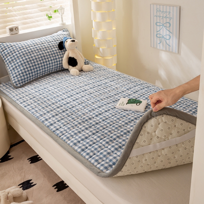 91家纺网 家纺一手货源 找家纺 宅部落 2025新款学生宿舍牛奶绒床垫保暖床褥子夹棉加厚印花床护垫 蓝小格