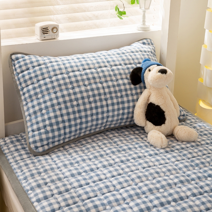 91家纺网 家纺一手货源 找家纺 宅部落 2025新款学生宿舍牛奶绒床垫保暖床褥子夹棉加厚印花床护垫 蓝小格