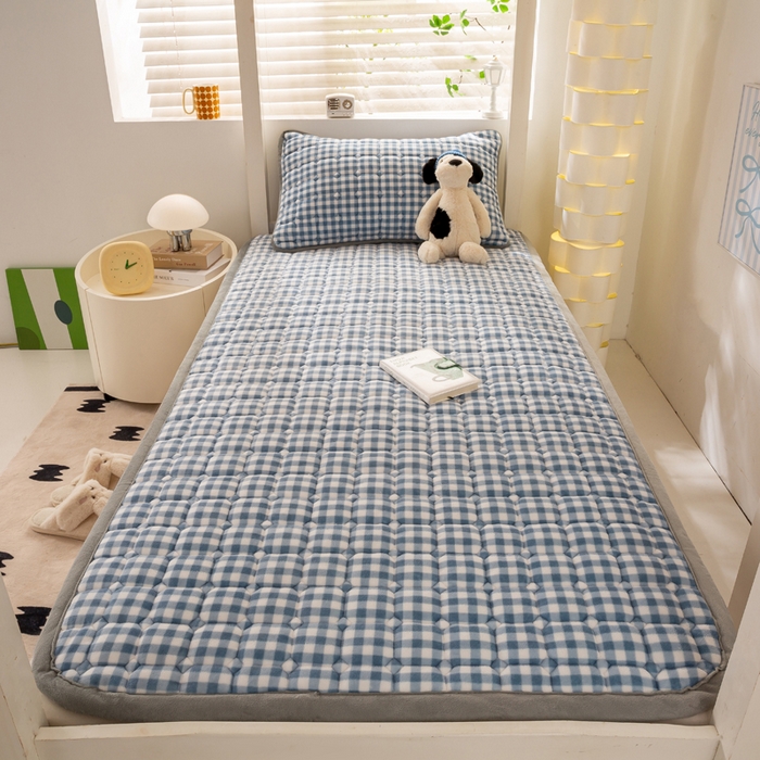 91家纺网 家纺一手货源 找家纺 宅部落 2025新款学生宿舍牛奶绒床垫保暖床褥子夹棉加厚印花床护垫 蓝小格