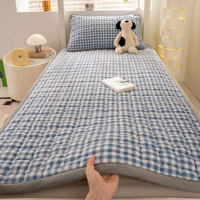 91家纺网 家纺一手货源 找家纺 宅部落 2025新款学生宿舍牛奶绒床垫保暖床褥子夹棉加厚印花床护垫 蓝小格