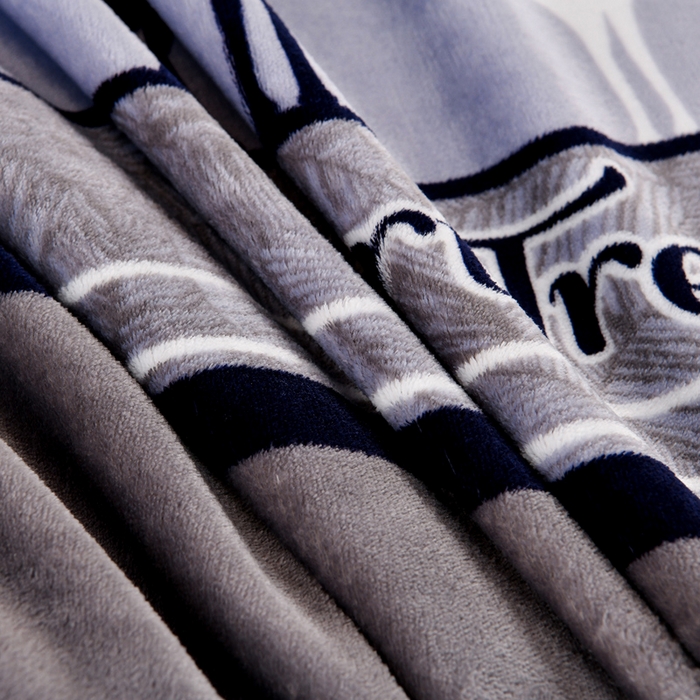 91家纺网 家纺一手货源 找家纺 居尚2025直播爆款高克重印花牛奶绒法莱绒学生三件套  一鹿有你-灰