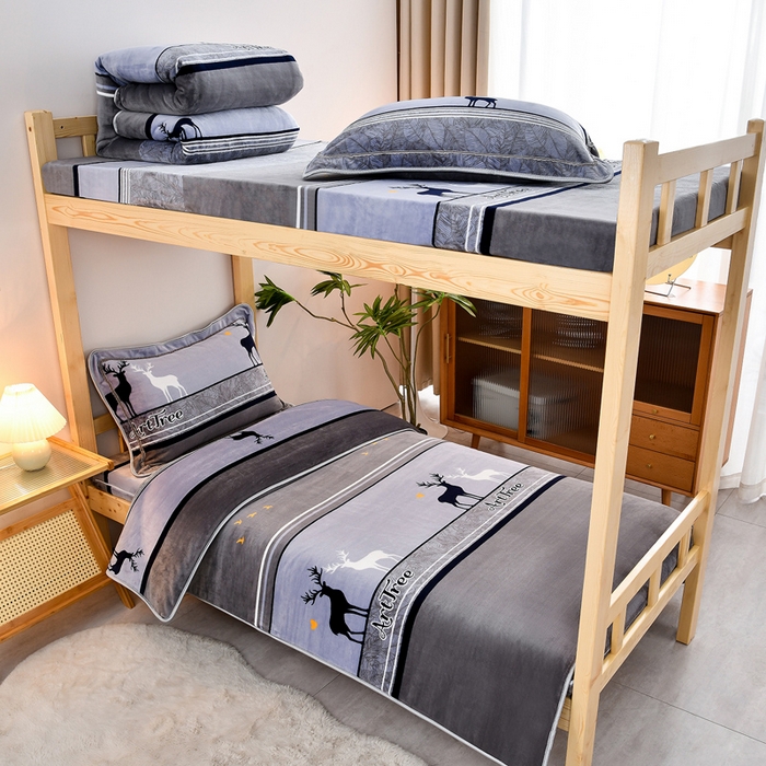 居尚2025直播爆款高克重印花牛奶绒法莱绒学生三件套  一鹿有你-灰